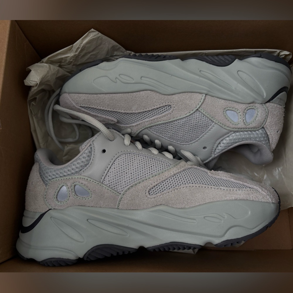 Adidas Yeezy Boost 700 Salt